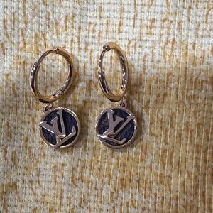 Louis Vuitton Elegant Gold and Black Earrings (fashion jewelry non tarnished )